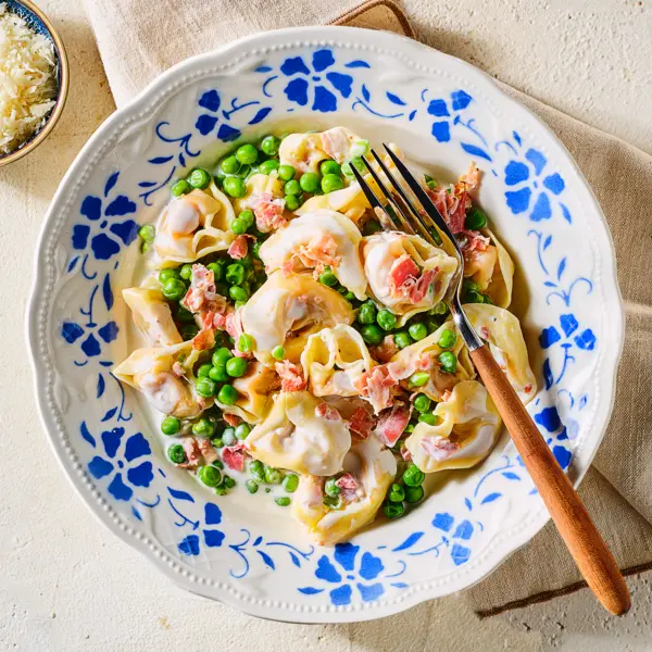 Tortellini crémeuses à la pancetta et petits pois