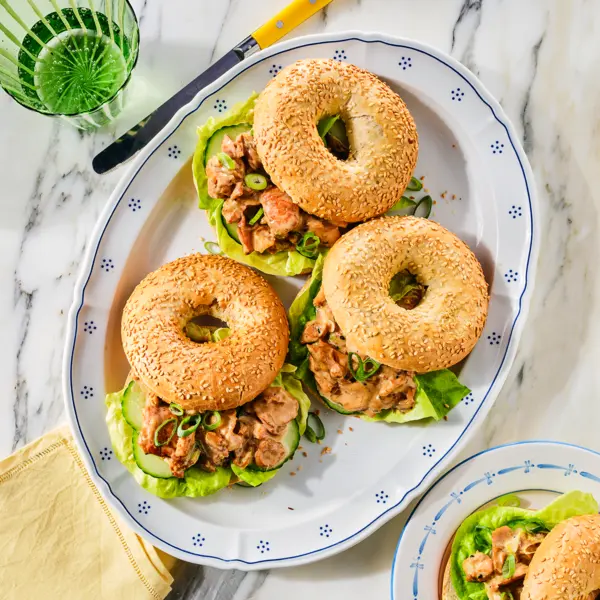 Bagel au sésame & saumon teriyaki