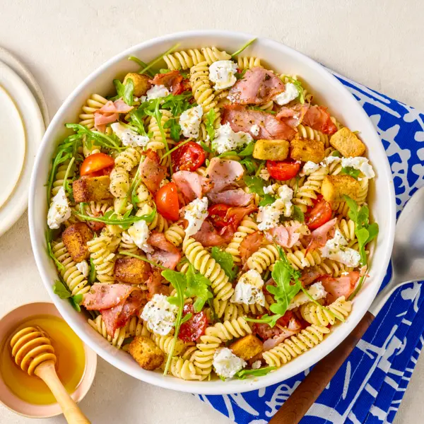 Salade de fusilli chèvre-bacon vinaigrette au miel