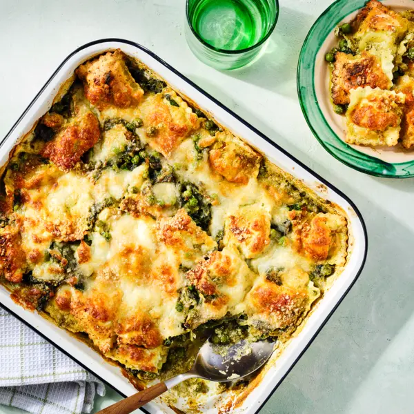 Gratin de pâtes crémeux au pesto et à la mozzarella