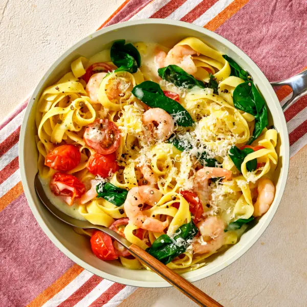 Tagliatelles aux crevettes et épinards frais à la crème