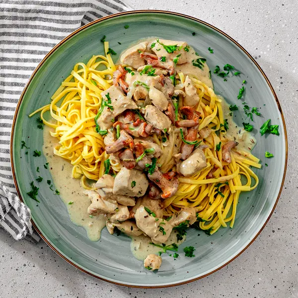 Tagliatelles au poulet et girolles