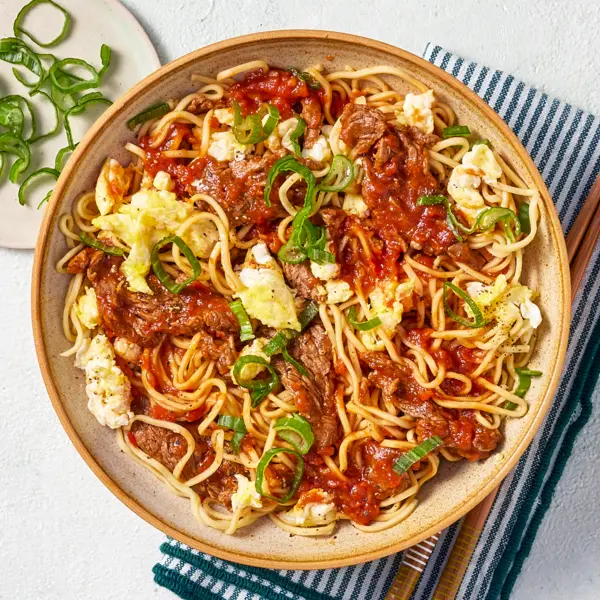 Nouilles sautées boeuf, tomate & œuf