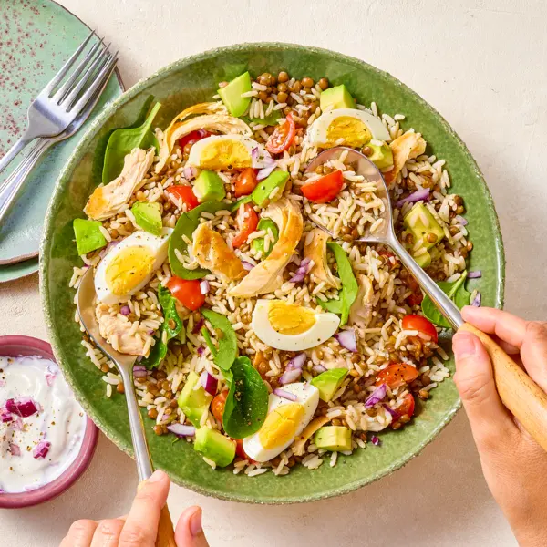 Salade de riz protéinée poulet-lentilles à la sauce skyr