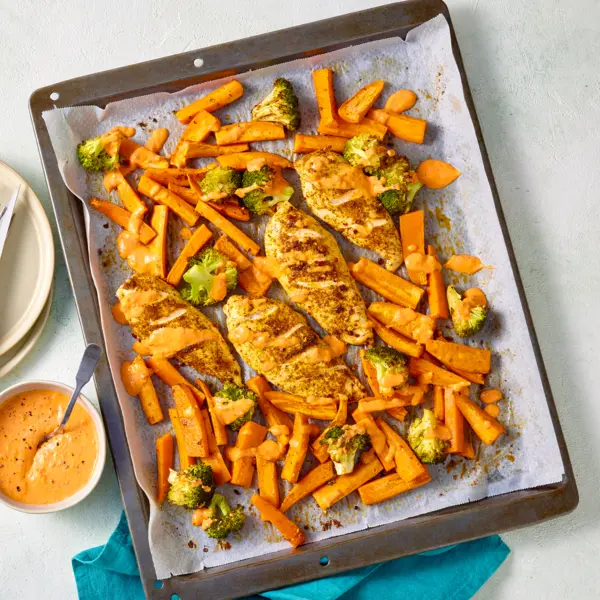 Poulet, patates douces grillées sauce crème-poivrons