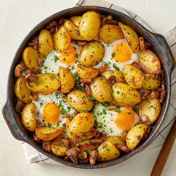 Shakshuka aux champignons et pommes de terre