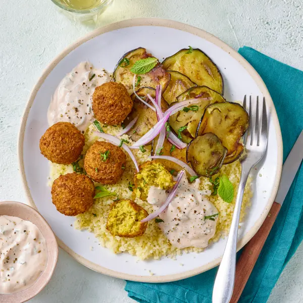Falafels grillés et semoule à la sauce yaourt