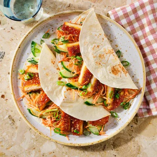 Wraps au poulet pané façon coréenne et salade croquante