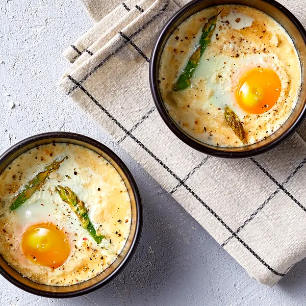 Œufs cocottes aux asperges vertes