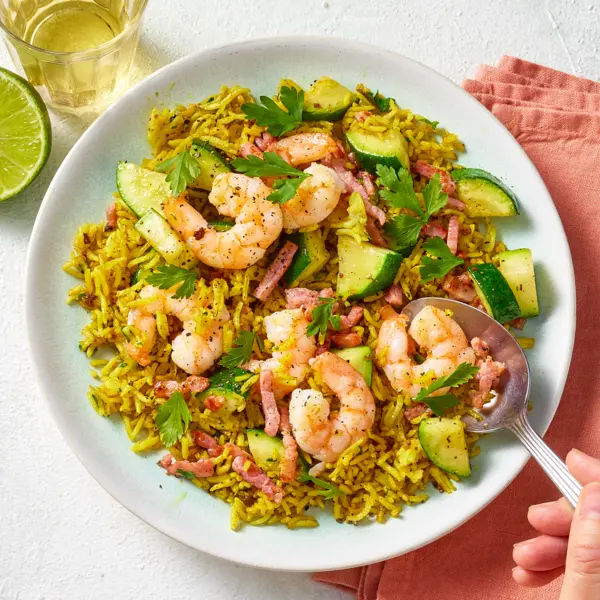 Riz sauté crevettes, lard & courgette