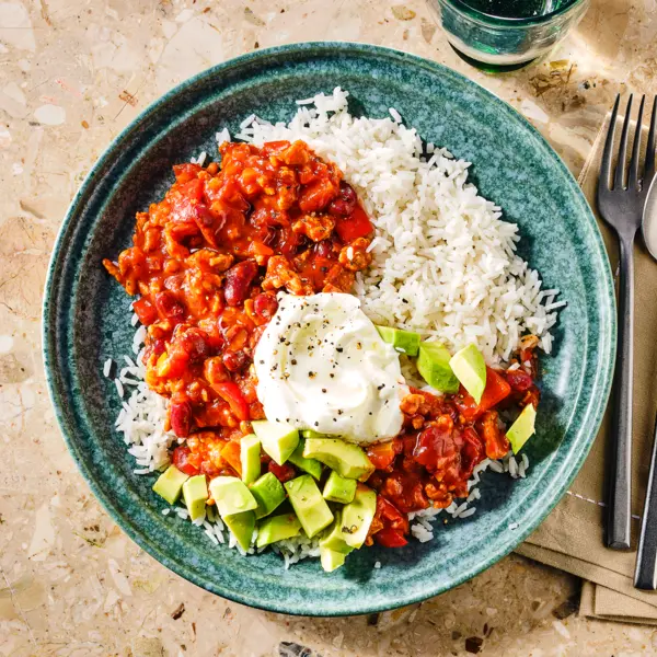 Chili de poulet, avocat & crème fraîche