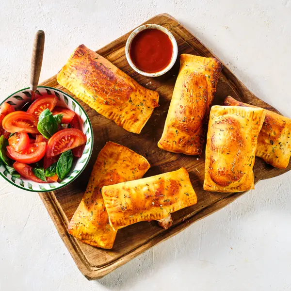 Mini-calzones et salade de tomates