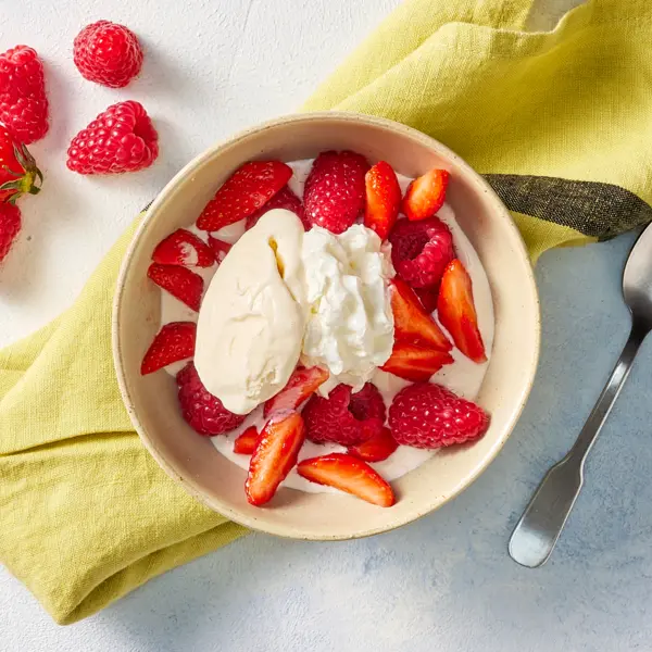 Coupe de glace vanille, framboise & fraise
