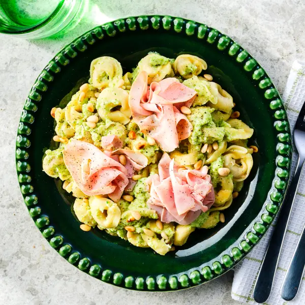 Tortellini au jambon, sauce au brocoli