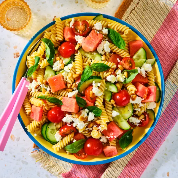 Salade de fusilli à la pastèque et à la féta