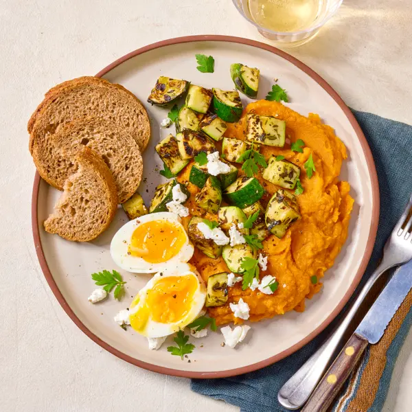 Oeuf mollet, chèvre, purée et courgette grillée