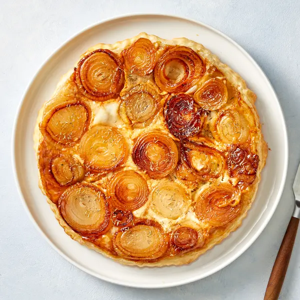 Tarte tatin au chèvre et aux oignons