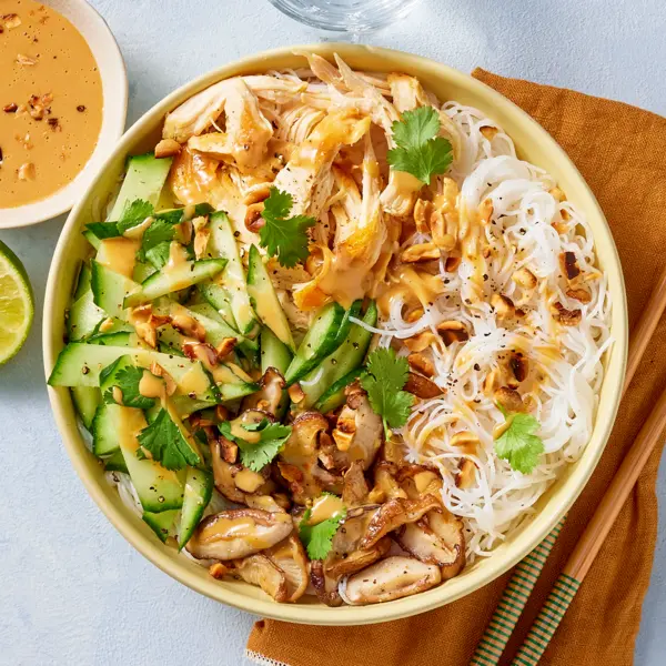 Salad bowl aux nouilles & poulet satay