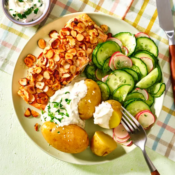 Saumon en croûte de noisettes aux pommes de terre et fromage blanc