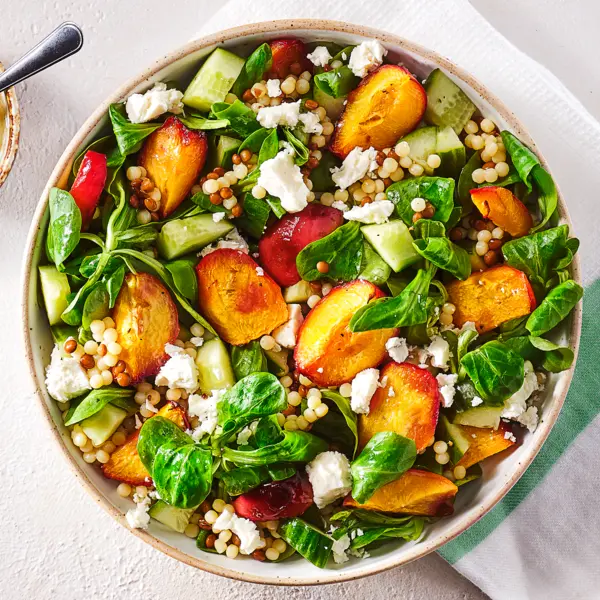 Salade de quinoa, nectarine & feta