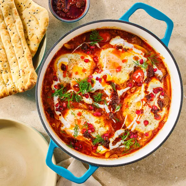 Shakshuka aux boulettes de viande à la harissa et à la grenade