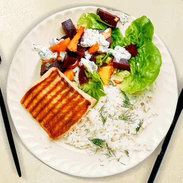 Salade betterave-mangue & saumon