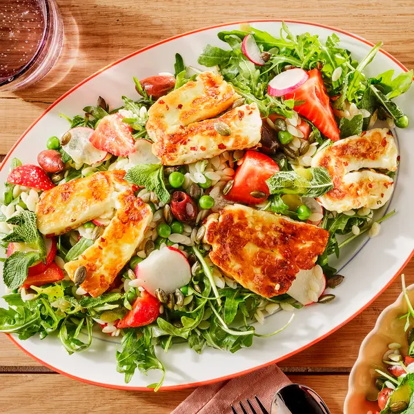 Salade d'orzo au halloumi & miel épicé