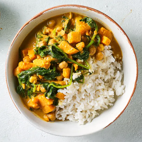 Curry jaune de patate douce et épinards