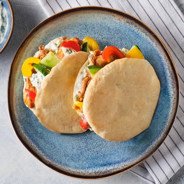 Pains pitas au poulet et à la feta