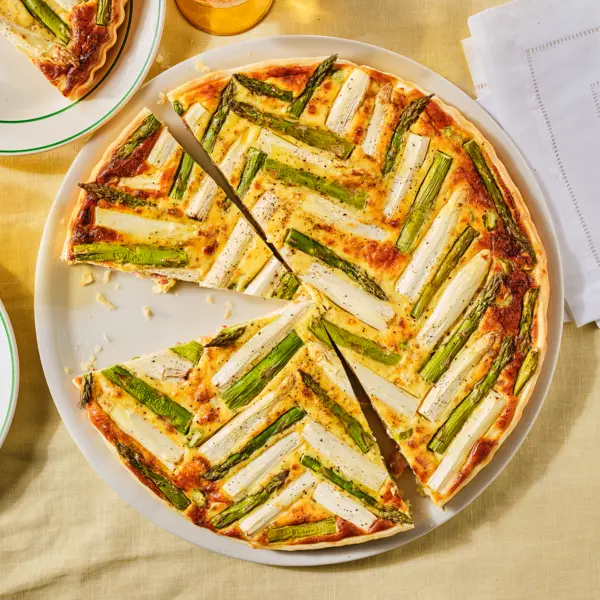 Quiche aux asperges, lardons & gruyère