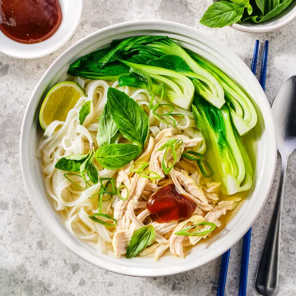 Soupe rapide au poulet à la vietnamienne