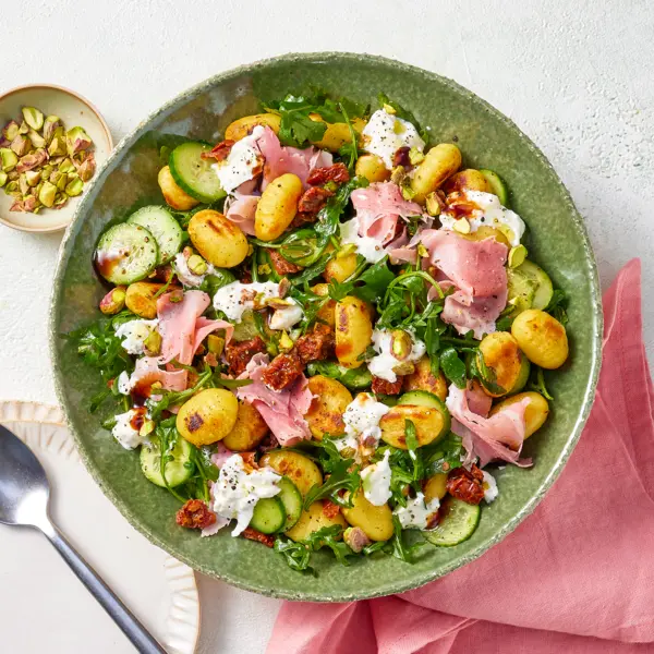Salade de gnocchis crispy jambon et burrata