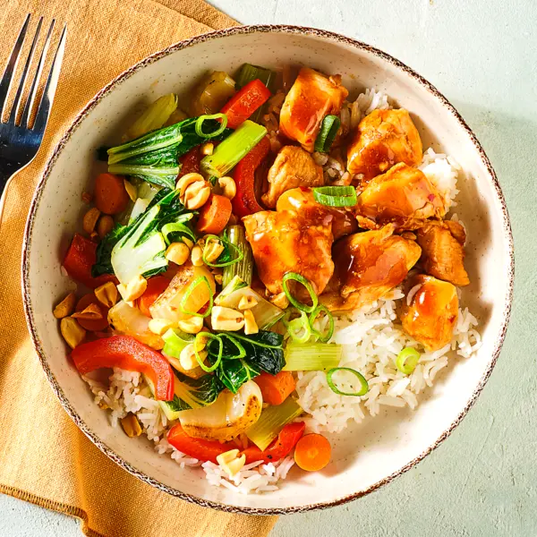 Poulet sauté au chili doux et cacahuètes