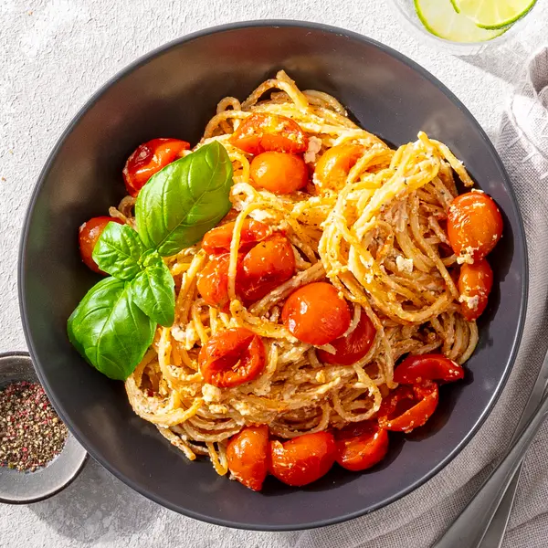Pâtes tomates cerises & feta rapides