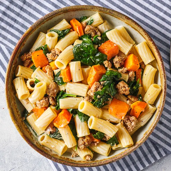 Rigatoni crémeux au potiron et saucisses rôtis