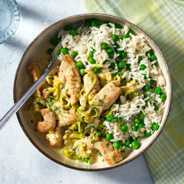 Émincé de dinde avec riz et petits pois