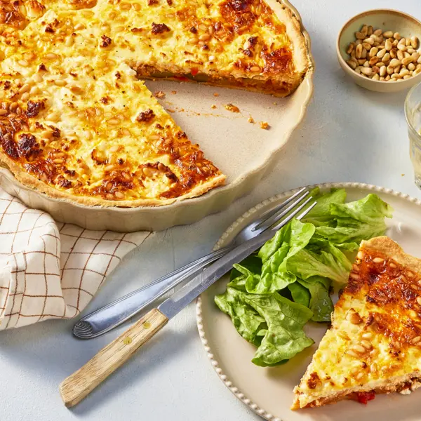 Quiche ratatouille, feta & pignons