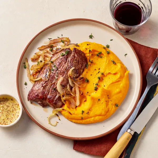 Bavette, oignons & purée de potimarron