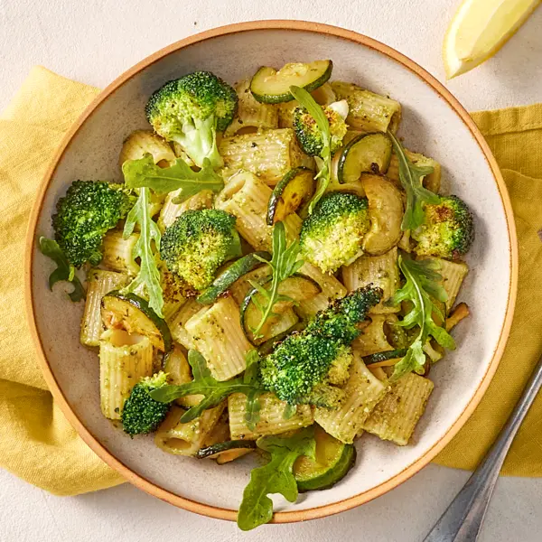 Salade de pâtes au pesto et légumes verts