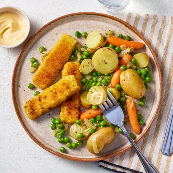 Poisson pané, grenailles et petits-pois carottes