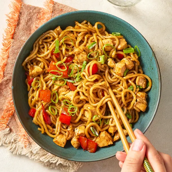 Nouilles sautées au poulet & poivron
