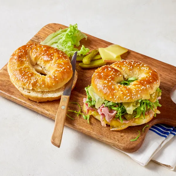 Le classique bagel Parisien au jambon et comté