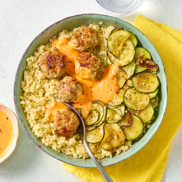Boulettes de veau à l'origan et semoule-style méditerranéen