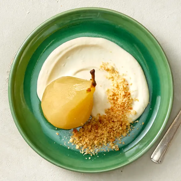 Poires pochées & crème chocolat blanc