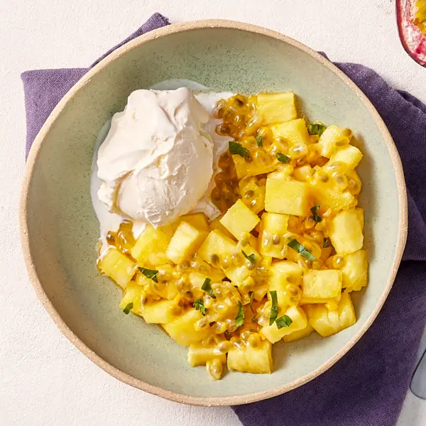 Tartare d'ananas, fruit de la passion et basilic