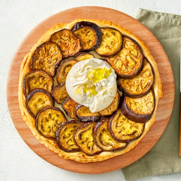 Tarte tatin d'aubergines et burrata crémeuse