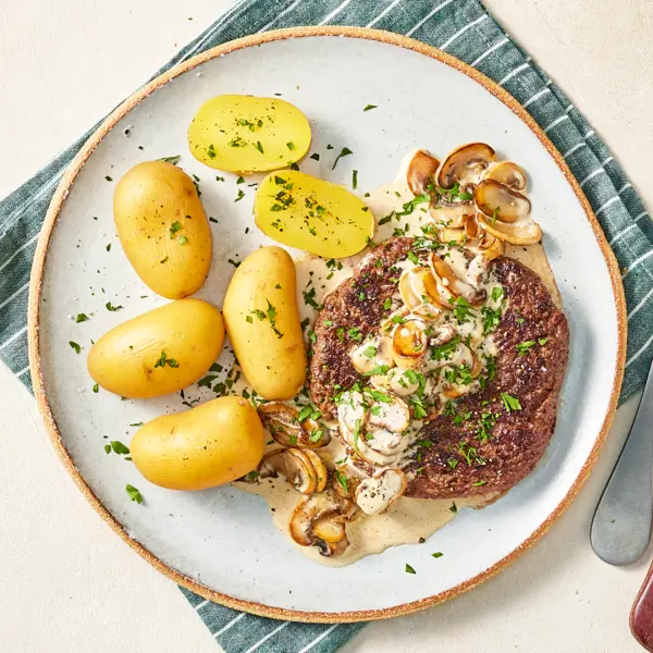 Steak haché, sauce champignon et pommes de terre