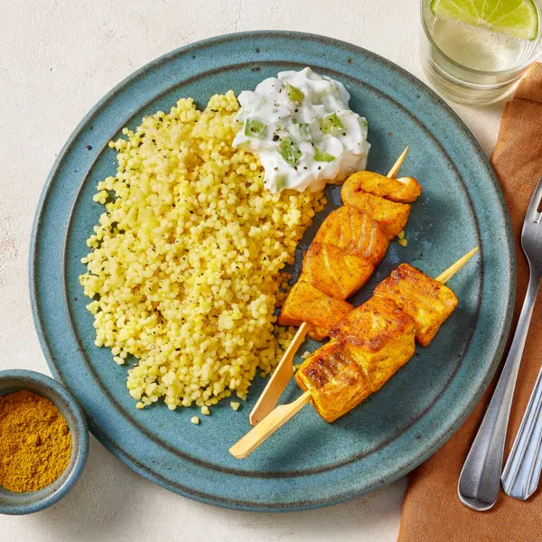Brochette de saumon à l'orientale et perles de blé