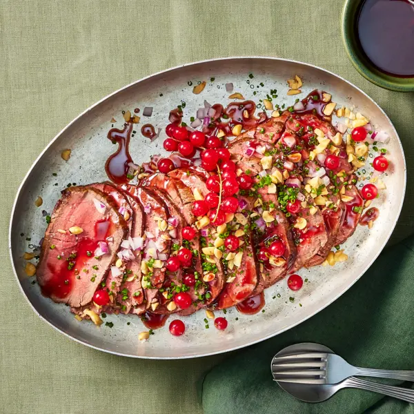 Boeuf style grand veneur & sauce groseille