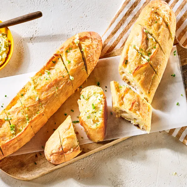 Baguette et son beurre aux herbes fait maison